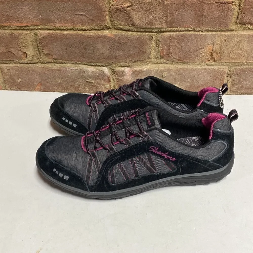 Skechers Relaxed Fit Black & Pink Memory Form Sneakers Size 9.5 NEW